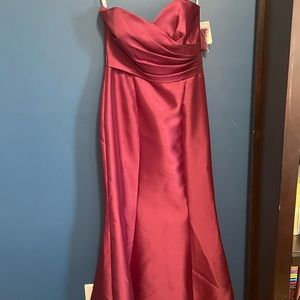 NWT David's Bridal Strapless Bridesmaid Wine